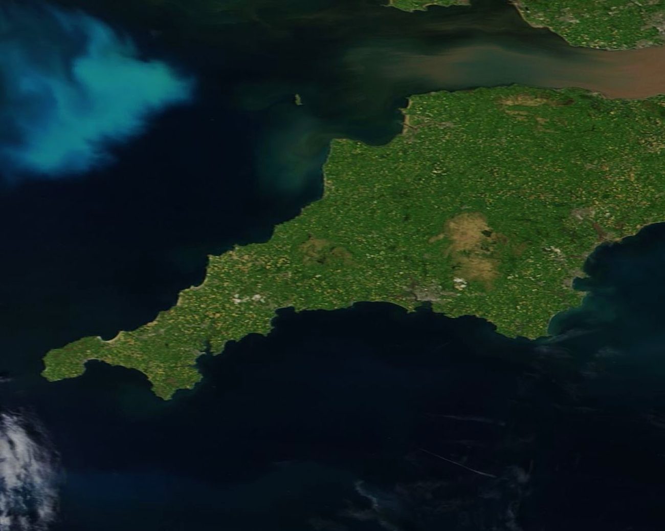 True-colour satellite photograph of the Cornwall peninsula and the surrounding sea